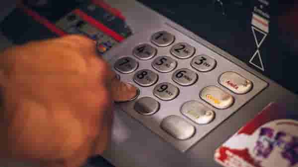 ATM मधून रोख रक्कम काढणे महागणार? अधिक शुल्क भरावे लागेल?