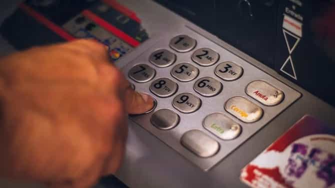 ATM मधून रोख रक्कम काढणे महागणार? अधिक शुल्क भरावे लागेल?