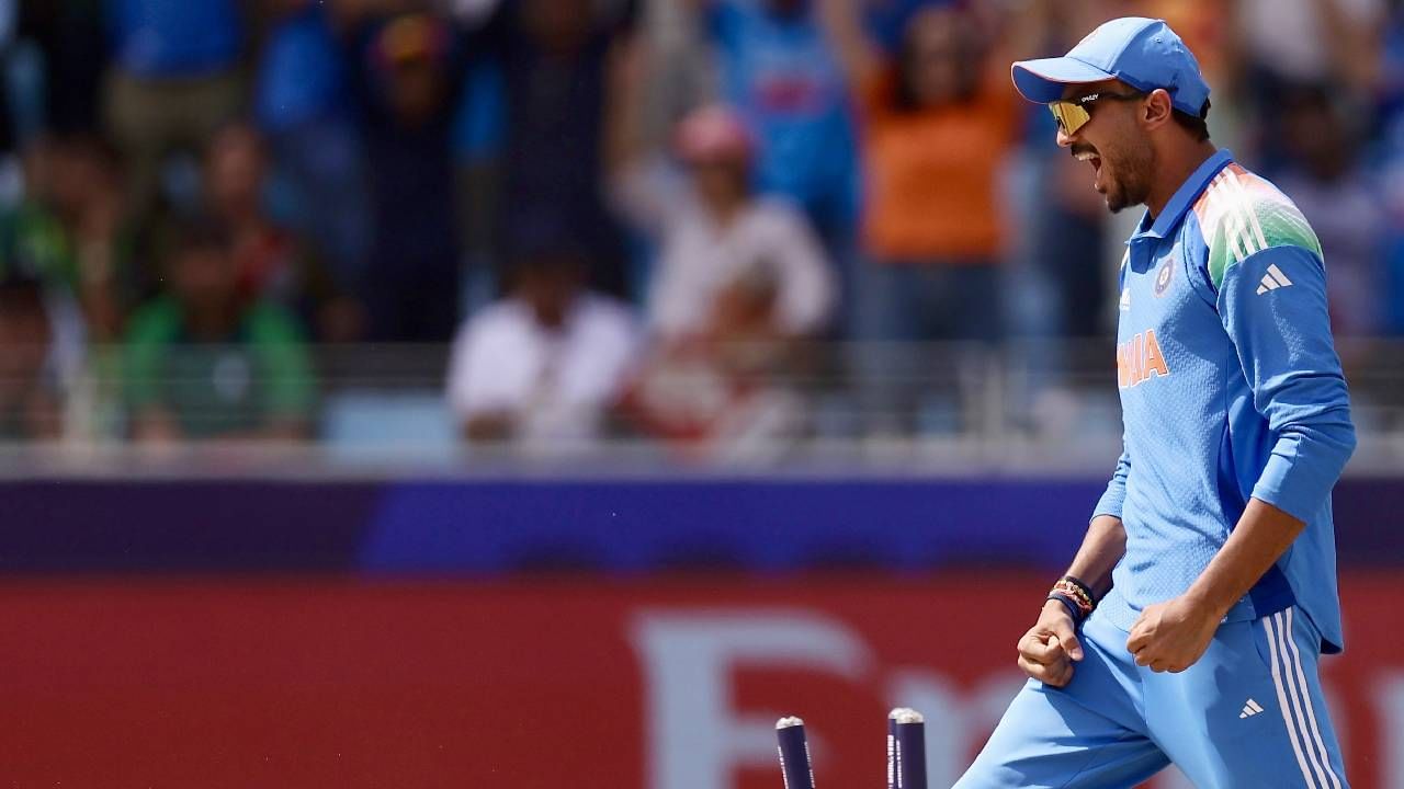 What A Throw! इमाम उल हकला काही कळायच्या आतच अक्षर पटेलने त्याला पाठवलं तंबूत, पाहा Video What A Throw! इमाम उल हकला काही कळायच्या आतच अक्षर पटेलने त्याला पाठवलं तंबूत, पाहा Video