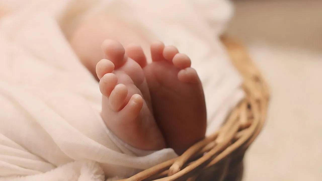 तुमच्याही बाळाला नजर लागलीये? मग करा हे सोपे उपाय
