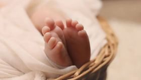 तुमच्याही बाळाला नजर लागलीये? मग करा हे सोपे उपाय. तुमच्याही बाळाला नजर लागलीये? मग करा हे सोपे उपाय.