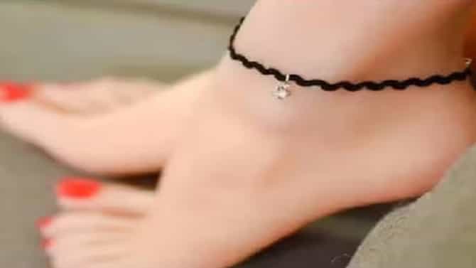 या राशीच्या महिलांनी पायात का बांधू नये काळा धागा? जाणून घ्या कारण