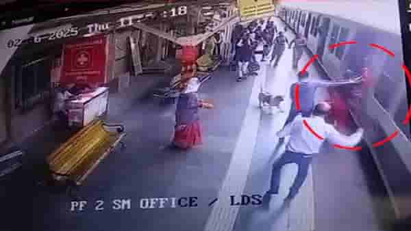 Wadala Stn Video : लोकलमधून उतरताना ओढणी दुसऱ्याच्या बॅगेत अडकली अन्…, CCTV बघून तुम्हाला भरेल धडकी