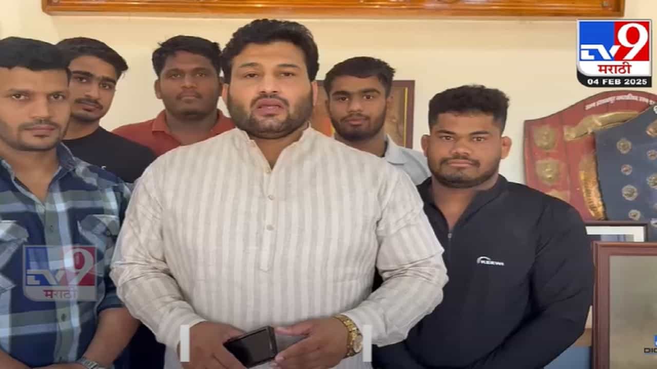 Chandrahar Patil Video : डबल महाराष्ट्र केसरी चंद्रहार पाटलांची मोठी घोषणा, मानाच्या दोन्ही गदा परत करणार, नेमकं कारण काय? Chandrahar Patil Video : डबल महाराष्ट्र केसरी चंद्रहार पाटलांची मोठी घोषणा, मानाच्या दोन्ही गदा परत करणार, नेमकं कारण काय?