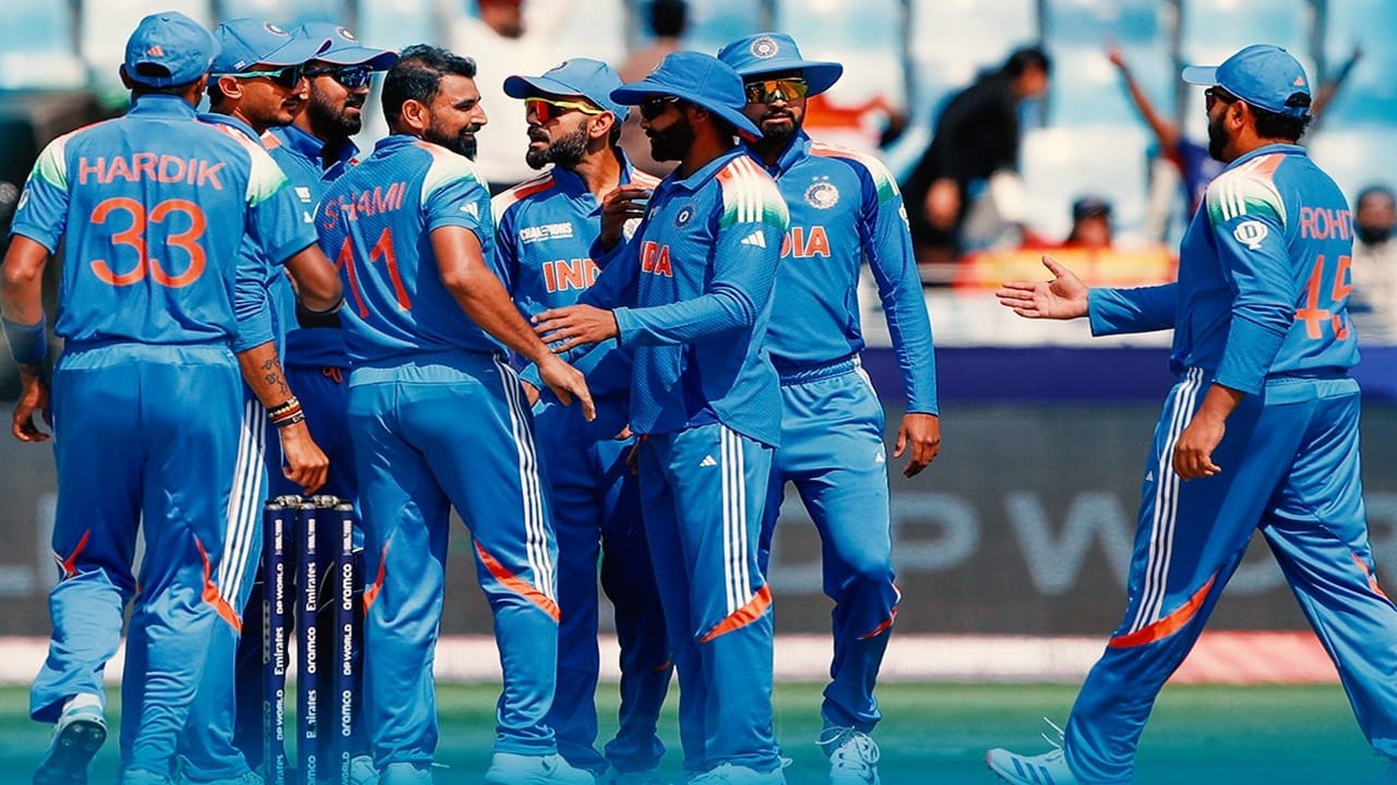 टीम इंडिया साखळी फेरीतनंतर ए ग्रुपमध्ये अव्वल स्थानी राहिली तर त्या सामन्यानंतर 1 दिवसाची विश्रांती मिळेल. उपांत्य फेरीतील सामना हा 4 मार्चला तर न्यूझीलंडविरुद्धचा सामना हा 2 मार्चला होईल. (Photo Credit : Bcci X Account)