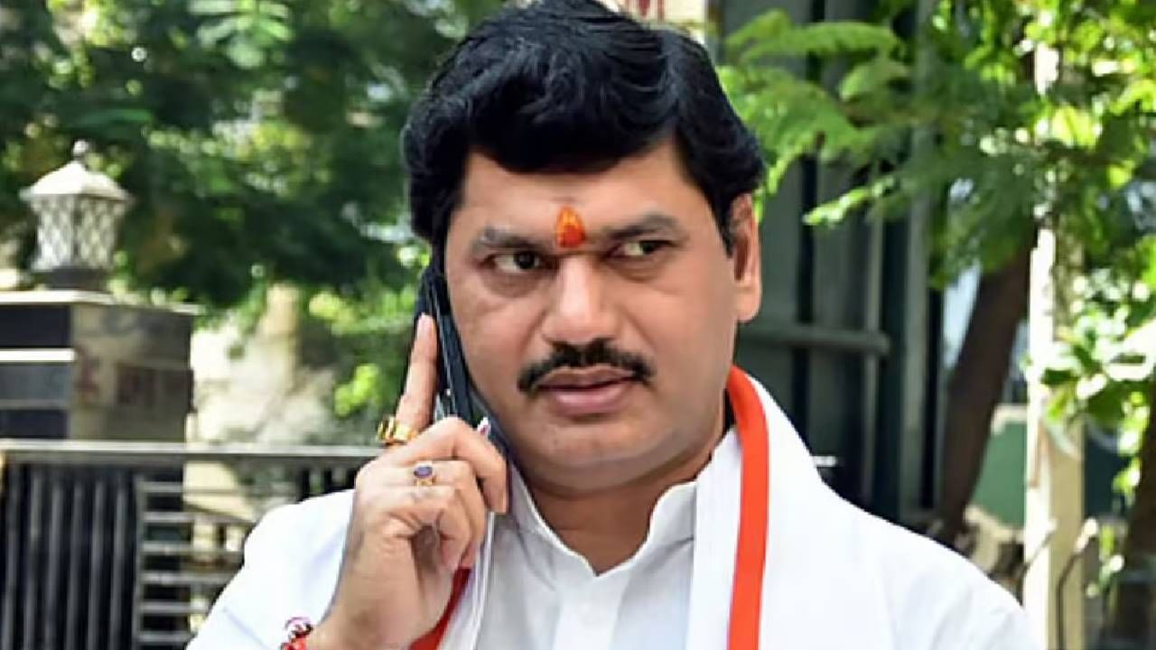 धनंजय मुंडेंना मोठा झटका, कोण आहेत करूणा शर्मा, नेमकं काय आहे प्रकरण ?