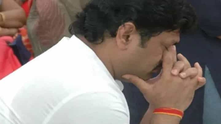 Dhananjay Munde Video : धनंजय मुंडेंना सलग 2 मिनिटं बोलणंही कठीण, Bell’s palsy या दुर्मिळ आजाराचं निदान Dhananjay Munde Video : धनंजय मुंडेंना सलग 2 मिनिटं बोलणंही कठीण, Bell’s palsy या दुर्मिळ आजाराचं निदान