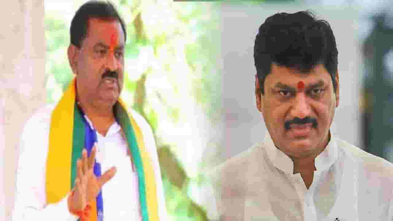 Dhananjay Munde Video : '...तर गप्प बसणार नाही', आईचा उल्लेख करत मुडेंचा सुरेश धसांना थेट इशारा Dhananjay Munde Video : '...तर गप्प बसणार नाही', आईचा उल्लेख करत मुडेंचा सुरेश धसांना थेट इशारा