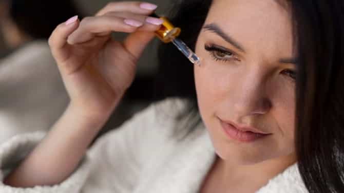 Night Skinacare: चमकदार त्वचेसाठी रात्री चेहऱ्यावर या तेलाचा वापर, पिंपल्स आणि पिग्मेंटेशनच्या समस्या होतील छुमंतर....