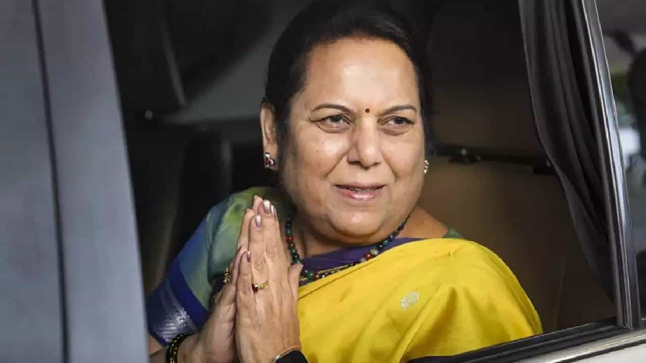 Neelam Gorhe Video : नीलम गोऱ्हेंना 'ते' वक्तव्य भोवणार? त्यांच्याविरोधात 'मविआ'कडून अविश्वास प्रस्ताव, उपसभापतीपद हातून जाणार? Neelam Gorhe Video : नीलम गोऱ्हेंना 'ते' वक्तव्य भोवणार? त्यांच्याविरोधात 'मविआ'कडून अविश्वास प्रस्ताव, उपसभापतीपद हातून जाणार?