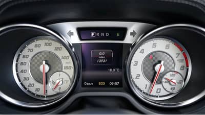 Hybrid आणि Full Electric कारमध्ये नेमका फरक काय? कोणती बेस्ट? जाणून घ्या