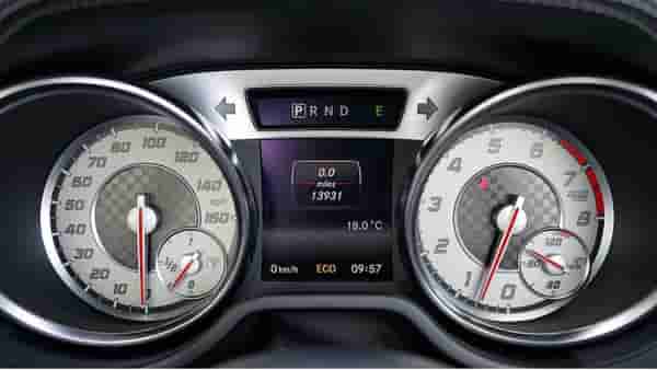 Hybrid आणि Full Electric कारमध्ये नेमका फरक काय? कोणती बेस्ट? जाणून घ्या