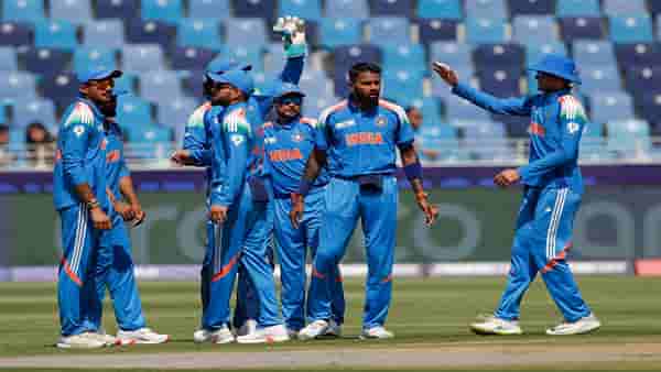 IND vs PAK : टीम इंडियाने पाकिस्तानला गुंडाळलं, विजयासाठी 242 धावांचं आव्हान, कोण जिंकणार?