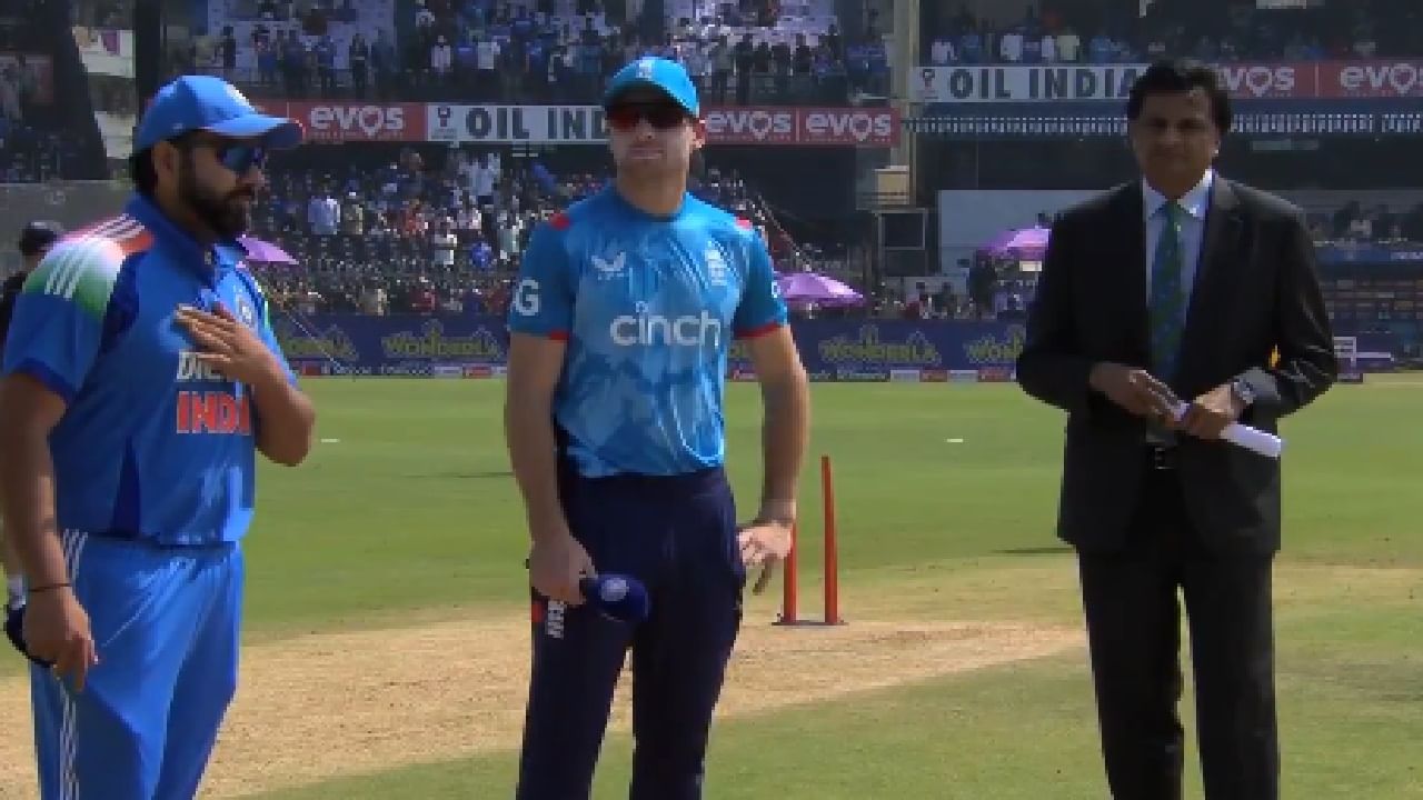 टीम इंडिया विरुद्ध इंग्लंड यांच्यातील दुसरा एकदिवसीय सामना हा कटकमध्ये खेळवण्यात येत आहे. इंग्लंडने टॉस जिंकून बॅटिंगचा निर्णय घेतला आहे. (Photo Credit : Bcci)