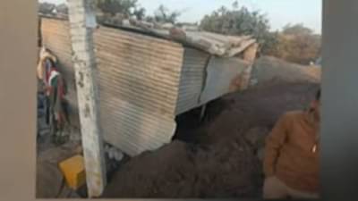 जालन्यात पत्र्याच्या शेड जवळ वाळूचा टिप्पर खाली केल्याने 5 मजुरांचा दबून मृत्यू