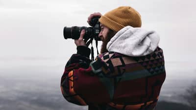 ट्रॅव्हलिंगमध्ये लाखोत कमवा, ‘हे’ 10 जॉब्स जाणून घ्या