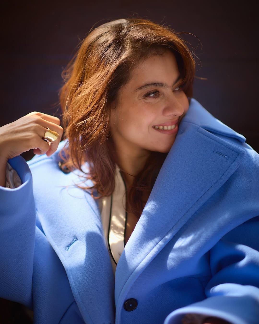 अभिनेत्री काजोल कायम स्वतःचे फोटो सोशल मीडियावर पोस्ट करत असते. आता देखील अभिनेत्रीने काही फोटो पोस्ट केले आहे. 