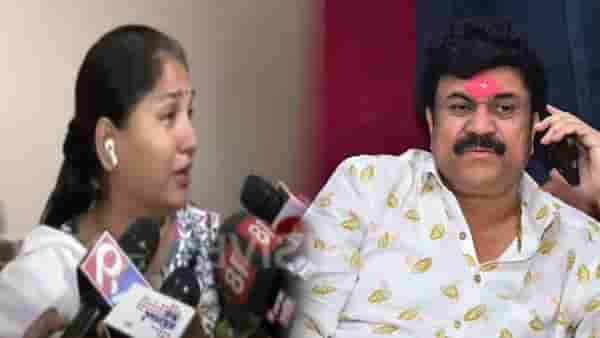 Karuna Sharma Video : ‘धनंजय मुंडेंसमोरच वाल्मिक कराडचा मला नको त्या ठिकाणी स्पर्श अन्..’, करुणा शर्मा यांचा खळबळजनक आरोप