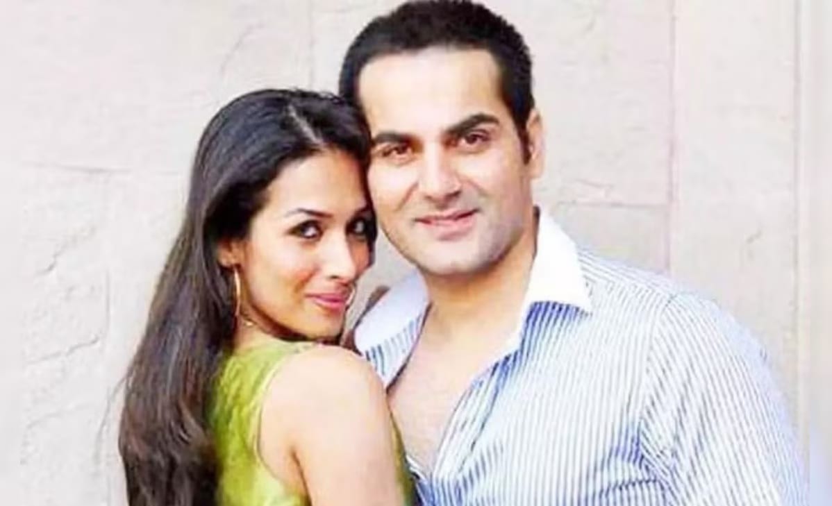  अभिनेत्री मलायका अरोरा आणि अरबाझ खान आता वेगवेगळे झाले आहेत. अरबाझ खान याच्या बरोबर विवाह केल्या तेव्हा दोघांनी धर्म बदलला नाही.मलायका आणि तिची आई ख्रिश्चन धर्माला फॉलो करते. मलायका हीने अरबाझ खान याच्याशी काडीमोड घेऊन बराच काळ उलटला आहे.आता तर मलायका हिचे अभिनेता अर्जून कपूर याच्याशी देखील  ब्रेकअप झाले आहे.