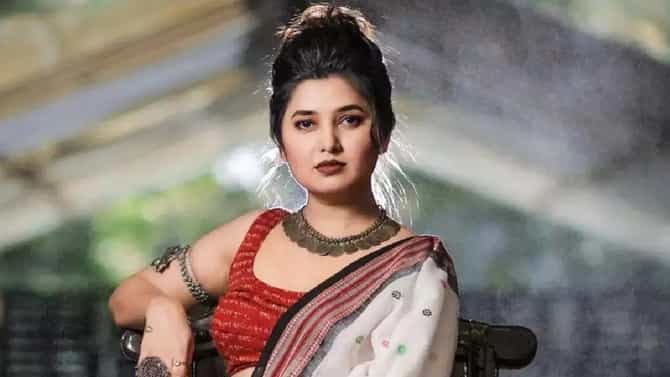 Prajakta Mali च्या आयुष्यात घडली अत्यंत महत्त्वाची गोष्ट, स्वतःच पोस्ट करत म्हणाली...