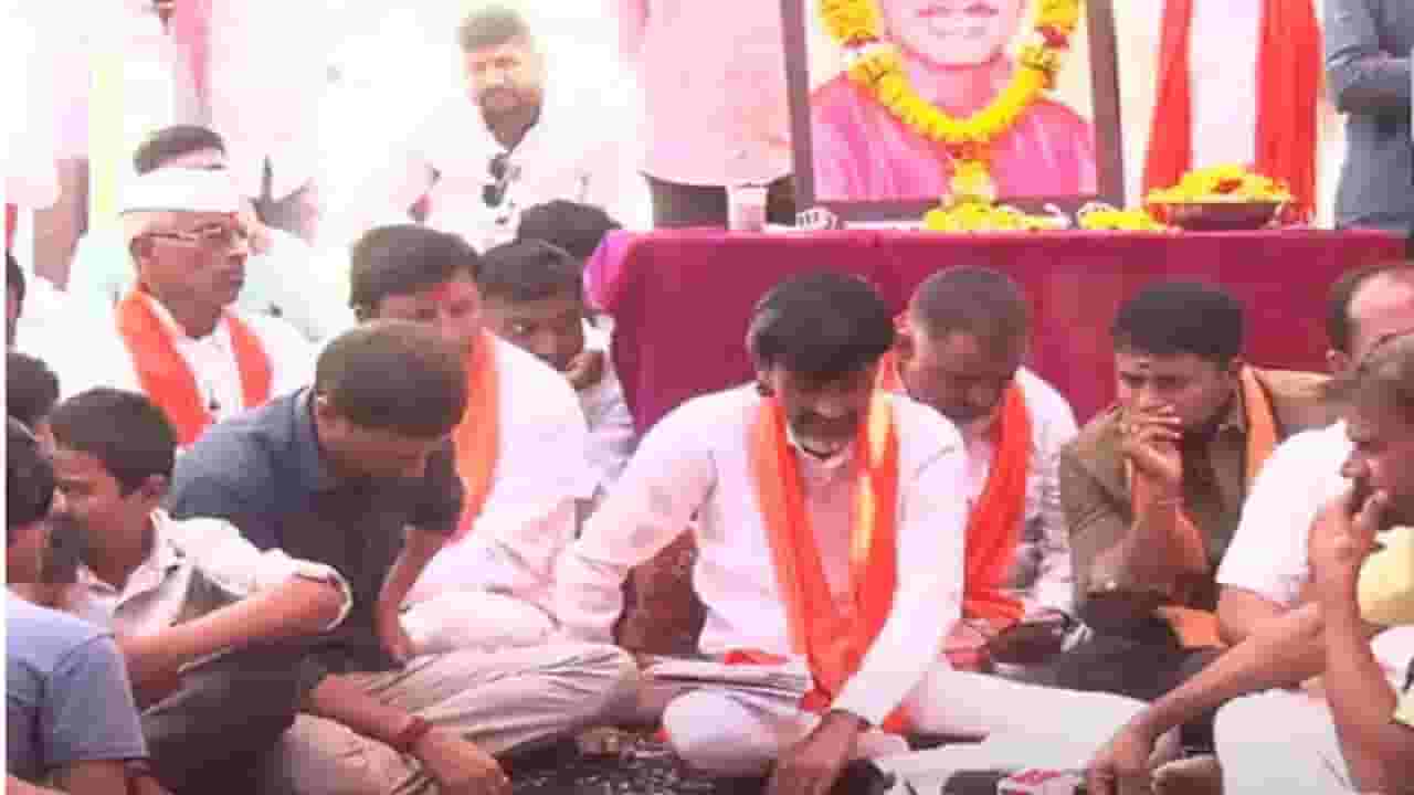 'काळीज असेल ना...', मनोज जरांगे मस्साजोगला देशमुख कुटुंबाच्या भेटीला, थेट बीडच्या जिल्हाधिकाऱ्यांना फोन