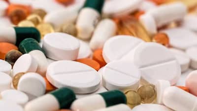 औषधांच्या गोळ्यांवर मध्यभागी ही रेष का असते ? जाणून घ्या