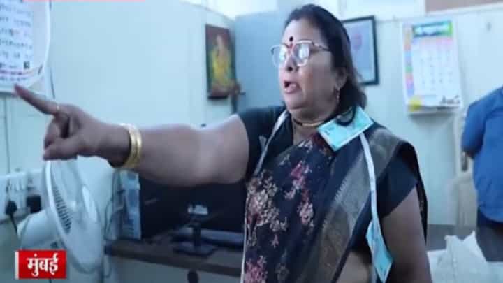 MHADA Video : 'मला हात लावला तर उडी घेईन', 20 वर्षांपासून गरिबांना घरं नाही असा आरोप अन् 'म्हाडा' मुख्यालयात उधळल्या नोटा MHADA Video : 'मला हात लावला तर उडी घेईन', 20 वर्षांपासून गरिबांना घरं नाही असा आरोप अन् 'म्हाडा' मुख्यालयात उधळल्या नोटा