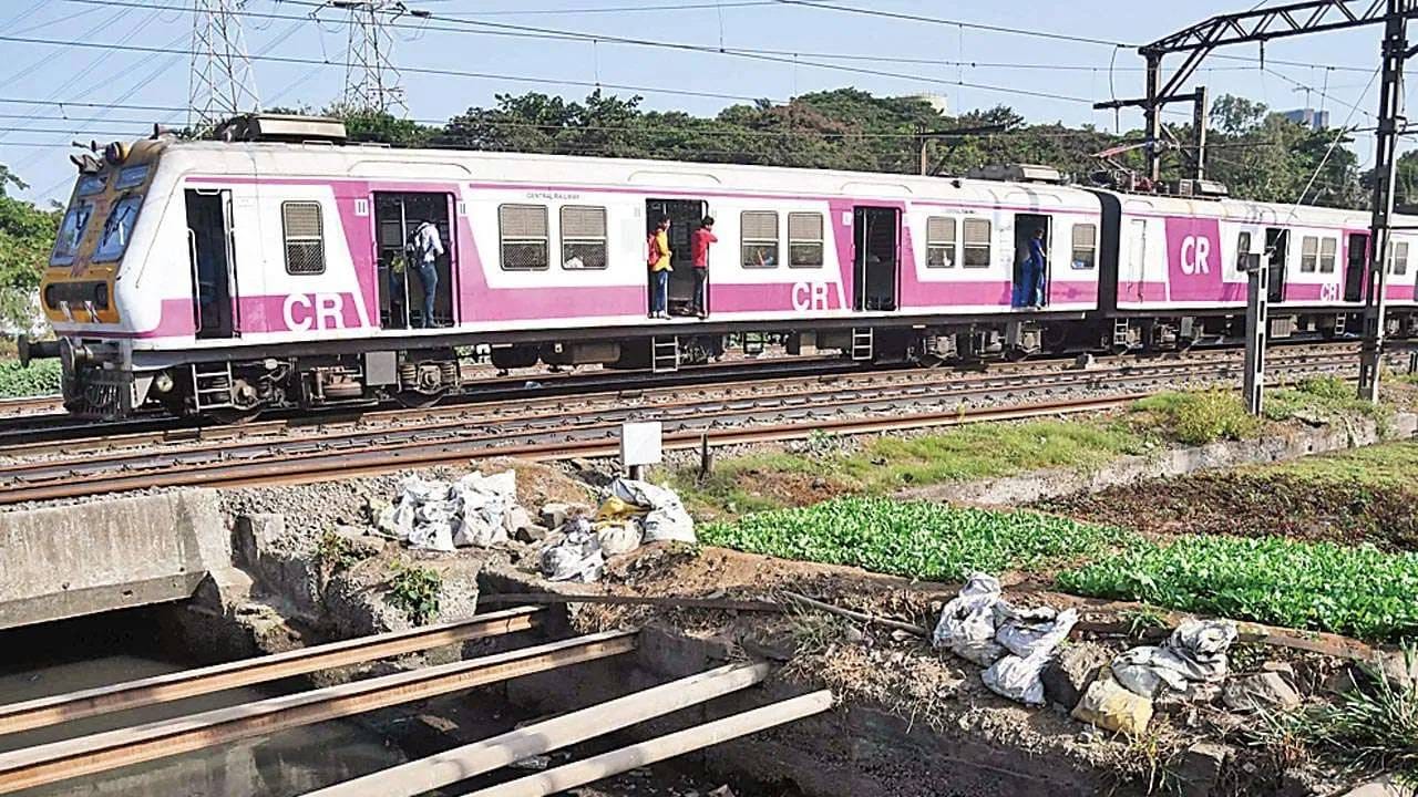 सासरी, माहेरी जाताय? आधी टाईमटेबल पहा, मगच बाहेर पडा, रेल्वेचा ब्लॉक कुठे ? सासरी, माहेरी जाताय? आधी टाईमटेबल पहा, मगच बाहेर पडा, रेल्वेचा ब्लॉक कुठे ?