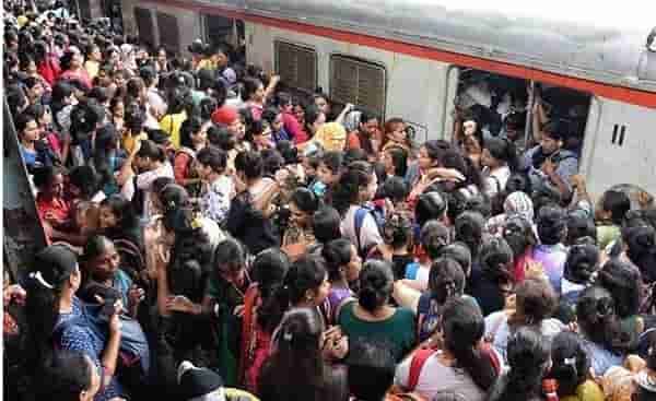 आंबिवली - टिटवाला दरम्यान गवताला आग, मध्य रेल्वेच्या लोकल विस्कळीत