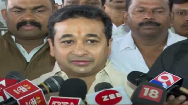 Nitesh Rane Video : 'शिवसैनिक पण सामना वाचत नाही, तो फक्त सकाळी पुसण्यासाठी...', राऊतांवर भाष्य करताना नितेश राणेंचा टोला Nitesh Rane Video : 'शिवसैनिक पण सामना वाचत नाही, तो फक्त सकाळी पुसण्यासाठी...', राऊतांवर भाष्य करताना नितेश राणेंचा टोला
