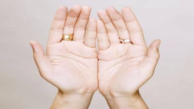 तुमच्या हातावर ही रेषा असेल होतील एकापेक्षा अधिक विवाह; सासूरवाडीबाबत... पटापट चेक करा हातावरच्या रेषा