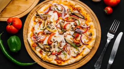 मैदा न वापरता असा तयार करा पिझ्झा बेस, जाणून घ्या रेसिपी