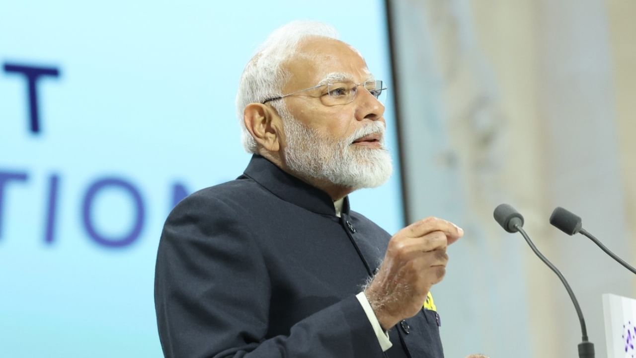 पंतप्रधान नरेंद्र मोदी फ्रान्स दौऱ्यावर, हजारो भारतीयांनी बलिदान दिलेल्या ठिकाणी वाहणार श्रद्धांजली पंतप्रधान नरेंद्र मोदी फ्रान्स दौऱ्यावर, हजारो भारतीयांनी बलिदान दिलेल्या ठिकाणी वाहणार श्रद्धांजली