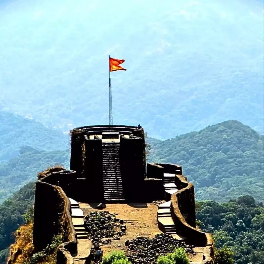  महाराष्ट्रातील सातारा येथील प्रतापगड किल्ला हा शिवाजी महाराजांच्या शौर्यगाथेचा पुरावा मानला जातो. शिवाजी महाराज आणि अफझलखान यांच्यातील वादासाठीही हा किल्ला प्रसिद्ध आहे, ज्यात शिवाजी महाराज विजयी झाले.