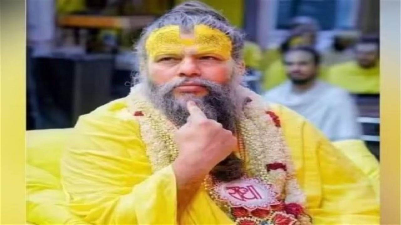 प्रेमानंद महाराज हे वृंदावन येथील एक राधाकृष्ण भक्त संत आहेत. वृंदावन येथे त्यांचा 'श्री हित राधाकेली कुंज' नावाचा एक आश्रम आहे. सध्या ते त्यांच्या सत्संग आणि प्रवचनातून सोशल मीडियावर खूप लोकप्रिय आहेत.