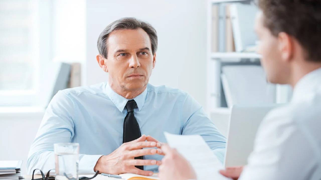 UPSC Interview Questions : मी तुमच्या बहिणीसोबत पळून गेलो तर काय कराल?, उमेदवाराने दिलं भन्नाट उत्तर; तुम्ही काय म्हटलं असतं?