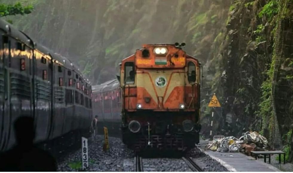 एक्सप्रेस गाड्या : एक्सप्रेस गाड्यांचा वेग हा जादा असतो आणि या ट्रेन देशांच्या  प्रमुख शहरांना जोडतात.या ट्रेन  काही स्थानकांवरच थांबतात, त्यामुळे  प्रवाशांना त्यांच्या गंतव्यस्थानी लवकर पोहोचता येते