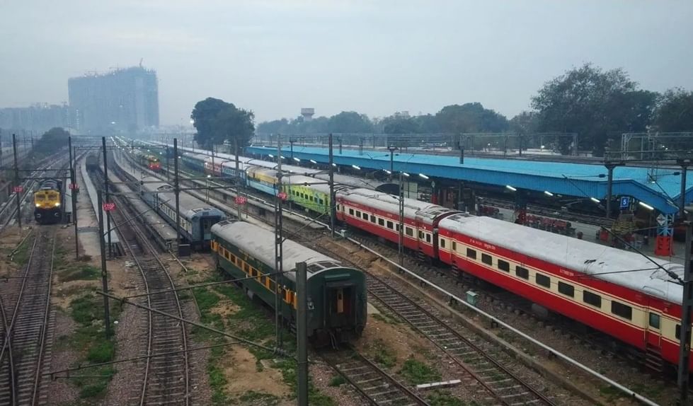 Indian Railway : भारतात किती प्रकारच्या ट्रेन धावतात,  माहिती जाणून घ्या