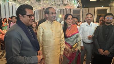 गप्पा, हास्यविनोद... राज ठाकरे आणि उद्धव ठाकरे पुन्हा भेटले, निमित्त लग्न सोहळा; तीन महिन्यात कितवी भेट?
