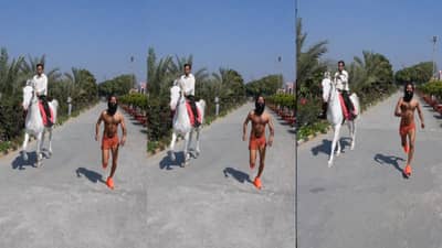 60 व्या वर्षी रामदेव बाबांची घोड्यासोबत रेस, कोण जिंकलं?; निकाल ऐकून धक्का बसेल; श्वास रोखणारा VIDEO व्हायरल