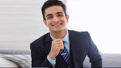 आई -  वडिलांवर वादग्रस्त वक्तव्य, रणवीर अलाहबादिया वादाच्या भोवऱ्यात, YouTube वरून किती कमावतो?