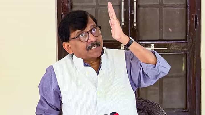 'दहा वेळा साड्या बदलणारी लोकं तुम्ही, भविष्यात तुम्हालाही धक्का बसणार...', राऊतांचा भाजपच्या बड्या मंत्र्यावरच नेम 'दहा वेळा साड्या बदलणारी लोकं तुम्ही, भविष्यात तुम्हालाही धक्का बसणार...', राऊतांचा भाजपच्या बड्या मंत्र्यावरच नेम
