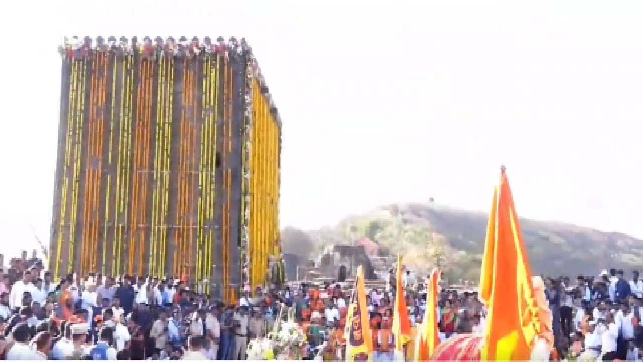 देशभरात 395 व्या शिवजन्माचा उत्साह लोकांमध्ये दिसत असून किल्ले शिवनेरीवर छत्रपती शिवाजी महाराज यांचा शिवजन्मोत्सव अतिशय उत्साहात साजरा केला गेला. ज्या ठिकाणी छत्रपती शिवाजी महाराज यांचा जन्मोत्सव साजरा केला जाणार आहे त्याठिकाणी गाभाऱ्यात फुलांचे आकर्षक सजावट करण्यात आली.