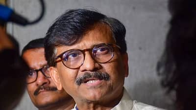 संजय राऊतांमुळे आनंद दिघेंना टाडा लागला, त्यांनी साहेबांना हार घालू नये... शिंदे गटातील बड्या नेत्याचा दावा