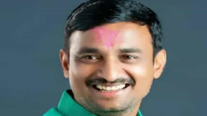 Santosh Deshmukh Case : संतोष देशमुख हत्या प्रकरण, 3 तासांच्या अमानुष मारहाणीचे 15 व्हिडिओ, 8 फोटो Santosh Deshmukh Case : संतोष देशमुख हत्या प्रकरण, 3 तासांच्या अमानुष मारहाणीचे 15 व्हिडिओ, 8 फोटो