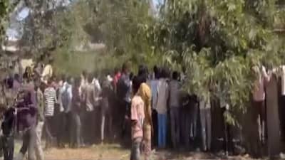 SSC Exam 2025 : दहावीचा पहिलाच पेपर फुटला… परीक्षा केंद्रावर कॉपी पुरवण्यासाठी धक्काबुक्की, VIDEO बघून तुम्हीही म्हणाल…