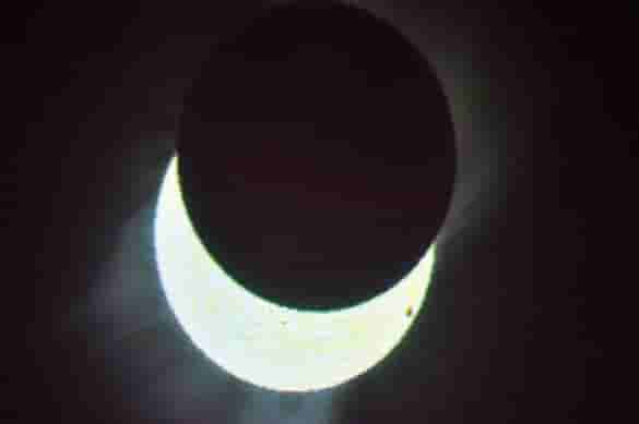 March Solar Eclipse 2025: वर्षाचे पहिले सूर्य ग्रहण पुढच्या महिन्यात, तारीख आणि वेळ नीट नोंदवा