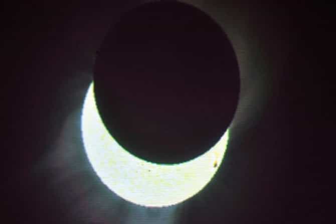 March Solar Eclipse 2025: वर्षाचे पहिले सूर्य ग्रहण पुढच्या महिन्यात, तारीख आणि वेळ नीट नोंदवा