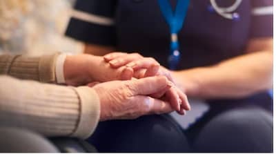 टिकटॉकवर 65 वर्षीय व्यक्ती 25 वर्षीय तरुणीच्या प्रेमात, पत्नीला घटस्फोट द्यायला तयार