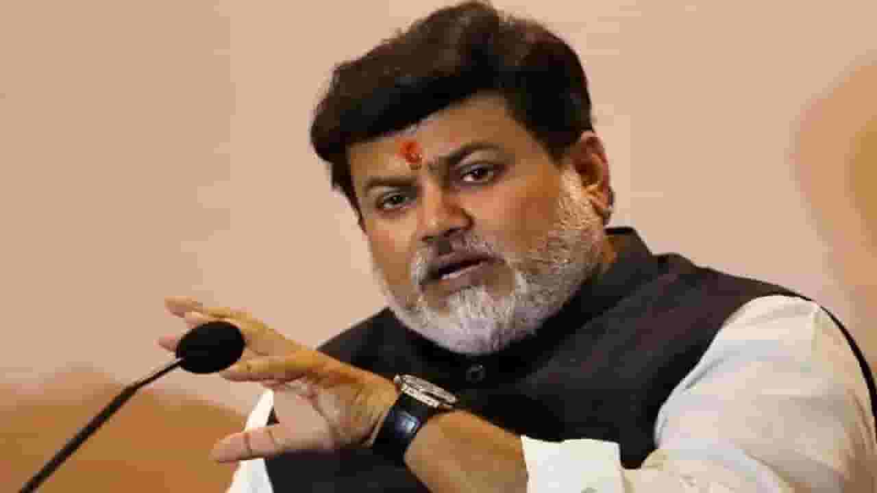 Uday Samant Mobile stolen Video : जिथे कायदे बनतात तिथेच चोरी! मंत्री उदय सामंतांच्या फोनची विधानभवनाच्या लॉबीतून चोरी